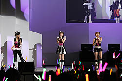 画像ギャラリー No.022のサムネイル画像 / ［TGS 2011］バンダイナムコゲームスのステージイベント「アニメもゲームもグラビアも！　全部まとめてアイドルマスター!!」で，アニメの新たなオープニング曲「CHANGE!!!!」が初公開
