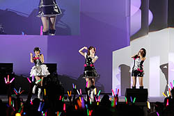 画像ギャラリー No.023のサムネイル画像 / ［TGS 2011］バンダイナムコゲームスのステージイベント「アニメもゲームもグラビアも！　全部まとめてアイドルマスター!!」で，アニメの新たなオープニング曲「CHANGE!!!!」が初公開