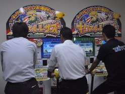 画像ギャラリー No.015のサムネイル画像 / タイトー新製品商談会レポートを掲載。自分好みにカスタマイズしたキャラが生き生きと動く「3Dコスプレ麻雀」などの「NESiCAxLive」タイトルも展示