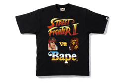 画像ギャラリー No.001のサムネイル画像 / アパレルブランド「A BATHING APE」と「ストリートファイター」のコラボTシャツの発売が決定
