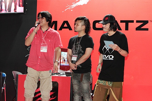 画像ギャラリー No.010のサムネイル画像 / ［TGS 2013］「BLAZBLUE」と「スパIV」のエキシビションマッチ。そしてカプコンタイトルの公式世界大会の日本予選が行われた，Mad Catzブースをレポート