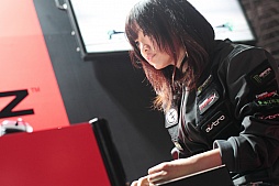 画像ギャラリー No.013のサムネイル画像 / ［TGS 2013］「BLAZBLUE」と「スパIV」のエキシビションマッチ。そしてカプコンタイトルの公式世界大会の日本予選が行われた，Mad Catzブースをレポート