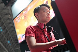 画像ギャラリー No.028のサムネイル画像 / ［TGS 2013］「BLAZBLUE」と「スパIV」のエキシビションマッチ。そしてカプコンタイトルの公式世界大会の日本予選が行われた，Mad Catzブースをレポート