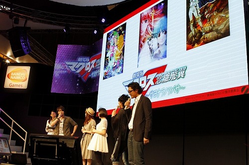 画像ギャラリー No.001のサムネイル画像 / ［TGS 2011］思い出話や中島 愛さんの生ライブで盛り上がった「劇場版マクロスF〜サヨナラノツバサ〜」の“超時空STAGE”をレポート 