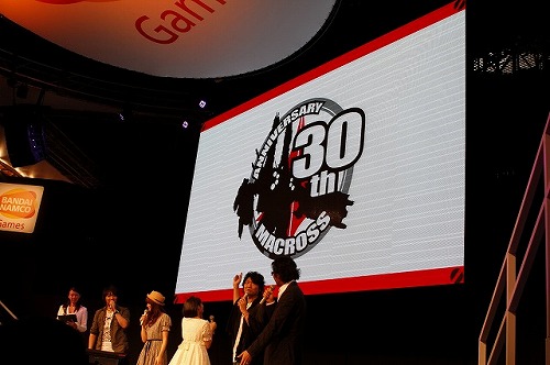 画像ギャラリー No.006のサムネイル画像 / ［TGS 2011］思い出話や中島 愛さんの生ライブで盛り上がった「劇場版マクロスF〜サヨナラノツバサ〜」の“超時空STAGE”をレポート 