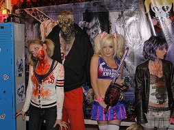 画像ギャラリー No.012のサムネイル画像 / ［GDC 2012］北米では6月12日発売。「LOLLIPOP CHAINSAW」レセプションで，懐かしのゲーセン風ステージをみっちり遊んでみた
