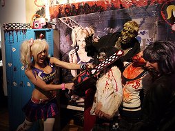 画像ギャラリー No.013のサムネイル画像 / ［GDC 2012］北米では6月12日発売。「LOLLIPOP CHAINSAW」レセプションで，懐かしのゲーセン風ステージをみっちり遊んでみた