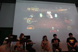 画像ギャラリー No.004のサムネイル画像 / 「LOLLIPOP CHAINSAW」ステージイベントで，ゲーム序盤の山場を開発スタッフが攻略。「Xbox 360 感謝祭」レポート