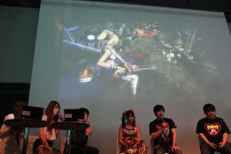 画像ギャラリー No.006のサムネイル画像 / 「LOLLIPOP CHAINSAW」ステージイベントで，ゲーム序盤の山場を開発スタッフが攻略。「Xbox 360 感謝祭」レポート