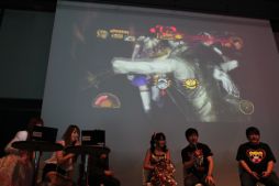 画像ギャラリー No.007のサムネイル画像 / 「LOLLIPOP CHAINSAW」ステージイベントで，ゲーム序盤の山場を開発スタッフが攻略。「Xbox 360 感謝祭」レポート