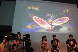 画像ギャラリー No.008のサムネイル画像 / 「LOLLIPOP CHAINSAW」ステージイベントで，ゲーム序盤の山場を開発スタッフが攻略。「Xbox 360 感謝祭」レポート