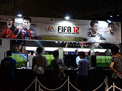 画像ギャラリー No.001のサムネイル画像 / ［TGS 2011］最新作「FIFA 12」の開発を指揮するEA Canadaの牧田和也氏に，今回の特徴をあれこれ聞いた