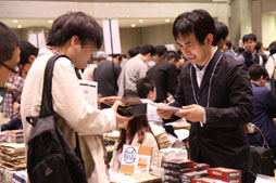 画像ギャラリー No.012のサムネイル画像 / 初の東京ビッグサイト開催となった「ゲームマーケット2013春」レポート。過去最大規模の会場で見かけたアナログゲームを写真で紹介