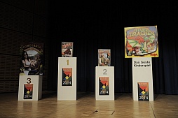 画像ギャラリー No.019のサムネイル画像 / ［SPIEL’14］ドイツゲーム賞2014表彰式フォトレポート。晴れの舞台に，笑顔のクリエイター達が集結