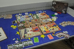 画像ギャラリー No.009のサムネイル画像 / ［SPIEL’15］初披露のボードゲームがずらりと並んだ新作発表会をレポート。「MEGA CIVILIZATION」など，1000を超えるタイトルが集結