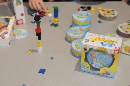 画像ギャラリー No.016のサムネイル画像 / ［SPIEL’15］初披露のボードゲームがずらりと並んだ新作発表会をレポート。「MEGA CIVILIZATION」など，1000を超えるタイトルが集結