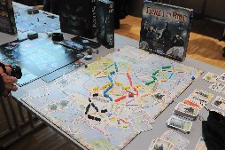 画像ギャラリー No.024のサムネイル画像 / ［SPIEL’15］初披露のボードゲームがずらりと並んだ新作発表会をレポート。「MEGA CIVILIZATION」など，1000を超えるタイトルが集結