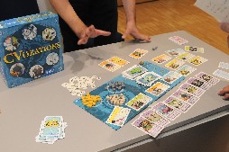 画像ギャラリー No.057のサムネイル画像 / ［SPIEL’15］初披露のボードゲームがずらりと並んだ新作発表会をレポート。「MEGA CIVILIZATION」など，1000を超えるタイトルが集結