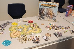 画像ギャラリー No.058のサムネイル画像 / ［SPIEL’15］初披露のボードゲームがずらりと並んだ新作発表会をレポート。「MEGA CIVILIZATION」など，1000を超えるタイトルが集結