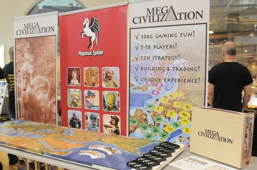 画像ギャラリー No.070のサムネイル画像 / ［SPIEL’15］初披露のボードゲームがずらりと並んだ新作発表会をレポート。「MEGA CIVILIZATION」など，1000を超えるタイトルが集結