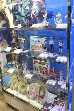 画像ギャラリー No.020のサムネイル画像 / 「コミックマーケット80」がいよいよ開幕。PSP「まどか☆マギカ」のパッケージやパチスロ版「ToHeart2」も見られた夏コミ初日の企業ブースをレポート
