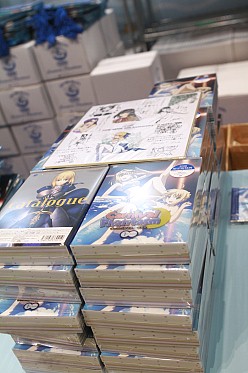 画像ギャラリー No.025のサムネイル画像 / 「コミックマーケット80」がいよいよ開幕。PSP「まどか☆マギカ」のパッケージやパチスロ版「ToHeart2」も見られた夏コミ初日の企業ブースをレポート