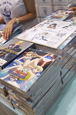 画像ギャラリー No.026のサムネイル画像 / 「コミックマーケット80」がいよいよ開幕。PSP「まどか☆マギカ」のパッケージやパチスロ版「ToHeart2」も見られた夏コミ初日の企業ブースをレポート