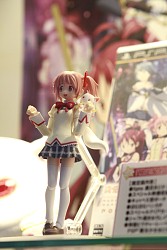 画像ギャラリー No.030のサムネイル画像 / 「コミックマーケット80」がいよいよ開幕。PSP「まどか☆マギカ」のパッケージやパチスロ版「ToHeart2」も見られた夏コミ初日の企業ブースをレポート