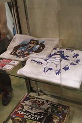 画像ギャラリー No.035のサムネイル画像 / 「コミックマーケット80」がいよいよ開幕。PSP「まどか☆マギカ」のパッケージやパチスロ版「ToHeart2」も見られた夏コミ初日の企業ブースをレポート