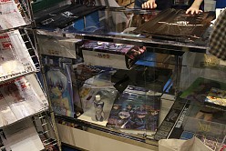 画像ギャラリー No.038のサムネイル画像 / 「コミックマーケット80」がいよいよ開幕。PSP「まどか☆マギカ」のパッケージやパチスロ版「ToHeart2」も見られた夏コミ初日の企業ブースをレポート
