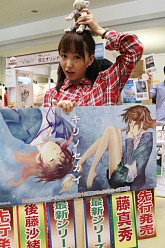 画像ギャラリー No.056のサムネイル画像 / 「コミックマーケット80」がいよいよ開幕。PSP「まどか☆マギカ」のパッケージやパチスロ版「ToHeart2」も見られた夏コミ初日の企業ブースをレポート