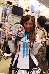 画像ギャラリー No.059のサムネイル画像 / 「コミックマーケット80」がいよいよ開幕。PSP「まどか☆マギカ」のパッケージやパチスロ版「ToHeart2」も見られた夏コミ初日の企業ブースをレポート