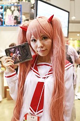 画像ギャラリー No.069のサムネイル画像 / 「コミックマーケット80」がいよいよ開幕。PSP「まどか☆マギカ」のパッケージやパチスロ版「ToHeart2」も見られた夏コミ初日の企業ブースをレポート
