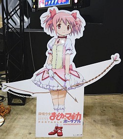 画像ギャラリー No.001のサムネイル画像 / 「二重契約も上等です」アニメ版キャストも登場し大いに盛り上がった,キャラホビ2011「魔法少女まどか☆マギカ ポータブル」トークショウレポート