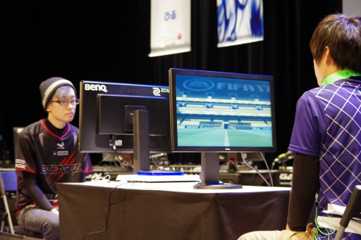 画像ギャラリー No.027のサムネイル画像 / 「第2回 日本eスポーツ選手権大会」フォトレポート。「CS：GO」「DOA5」「FIFA 17」「Overwatch」「GGXrdR」の5部門で熱戦が展開