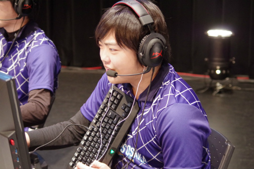 画像ギャラリー No.039のサムネイル画像 / 「第2回 日本eスポーツ選手権大会」フォトレポート。「CS：GO」「DOA5」「FIFA 17」「Overwatch」「GGXrdR」の5部門で熱戦が展開
