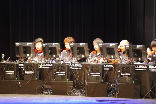 画像ギャラリー No.072のサムネイル画像 / 「第2回 日本eスポーツ選手権大会」フォトレポート。「CS：GO」「DOA5」「FIFA 17」「Overwatch」「GGXrdR」の5部門で熱戦が展開