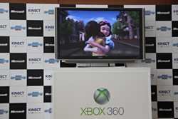 画像ギャラリー No.011のサムネイル画像 / 「Kinect スポーツ: シーズン2」の発売記念イベントに次長課長 河本さん,藤本美貴さん,小倉優子さんが登場。Kinectでの操作に大興奮!?