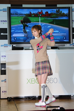 画像ギャラリー No.014のサムネイル画像 / 「Kinect スポーツ: シーズン2」の発売記念イベントに次長課長 河本さん,藤本美貴さん,小倉優子さんが登場。Kinectでの操作に大興奮!?