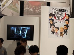 画像ギャラリー No.007のサムネイル画像 / ［TGS 2011］GREEの巨大ブースに老若男女を問わず，人々が押し寄せる。「ドラゴンコレクション」のシリアルコード配布には長蛇の列