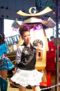 画像ギャラリー No.003のサムネイル画像 / ［TGS 2012]「ドラゴンコレクション」ほかKONAMIのソーシャルコンテンツの人気は圧倒的。限定アイテムがもらえるスペシャルカードを求めてユーザーが殺到。整理券の配布は11：30頃に終了