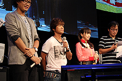 画像ギャラリー No.003のサムネイル画像 / ［TGS 2011］「機動戦士ガンダム EXTREME VS.」と「SDガンダム Gジェネレーション 3D」をお披露目するステージに古谷 徹氏と喜屋武ちあきさんが登場