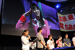 画像ギャラリー No.004のサムネイル画像 / ［TGS 2011］「機動戦士ガンダム EXTREME VS.」と「SDガンダム Gジェネレーション 3D」をお披露目するステージに古谷 徹氏と喜屋武ちあきさんが登場