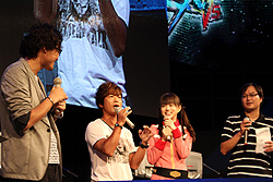 画像ギャラリー No.005のサムネイル画像 / ［TGS 2011］「機動戦士ガンダム EXTREME VS.」と「SDガンダム Gジェネレーション 3D」をお披露目するステージに古谷 徹氏と喜屋武ちあきさんが登場
