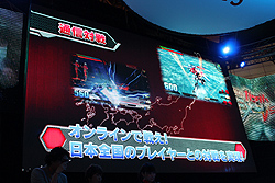画像ギャラリー No.011のサムネイル画像 / ［TGS 2011］「機動戦士ガンダム EXTREME VS.」と「SDガンダム Gジェネレーション 3D」をお披露目するステージに古谷 徹氏と喜屋武ちあきさんが登場