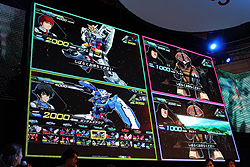 画像ギャラリー No.014のサムネイル画像 / ［TGS 2011］「機動戦士ガンダム EXTREME VS.」と「SDガンダム Gジェネレーション 3D」をお披露目するステージに古谷 徹氏と喜屋武ちあきさんが登場