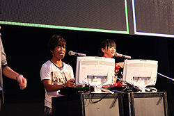 画像ギャラリー No.015のサムネイル画像 / ［TGS 2011］「機動戦士ガンダム EXTREME VS.」と「SDガンダム Gジェネレーション 3D」をお披露目するステージに古谷 徹氏と喜屋武ちあきさんが登場