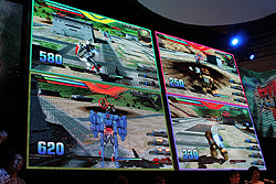 画像ギャラリー No.016のサムネイル画像 / ［TGS 2011］「機動戦士ガンダム EXTREME VS.」と「SDガンダム Gジェネレーション 3D」をお披露目するステージに古谷 徹氏と喜屋武ちあきさんが登場