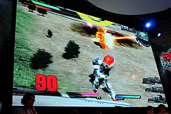 画像ギャラリー No.017のサムネイル画像 / ［TGS 2011］「機動戦士ガンダム EXTREME VS.」と「SDガンダム Gジェネレーション 3D」をお披露目するステージに古谷 徹氏と喜屋武ちあきさんが登場