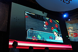 画像ギャラリー No.023のサムネイル画像 / ［TGS 2011］「機動戦士ガンダム EXTREME VS.」と「SDガンダム Gジェネレーション 3D」をお披露目するステージに古谷 徹氏と喜屋武ちあきさんが登場